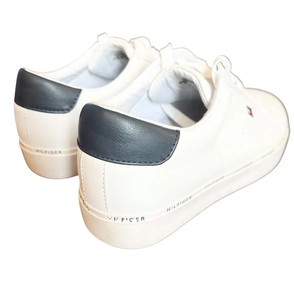 Tommy Hilfiger Henissly Classic White Leather Sneakers size 9.5